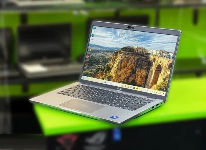 Ультрабук Dell Latitude 5440 / 14" (1920x1080) IPS / Intel Core i7-1355U (10 (12) ядер по 1.7 - 5.0 GHz) / 16 GB DDR4 / 256 GB SSD M.2 / Intel Iris Xe Graphics / WebCam / Win 11 Pro б/в - зображення 3