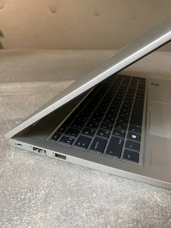 Ультрабук HP ProBook 450 G8 / 15.6" (1920x1080) IPS / Intel Core i7-1165G7 (4 (8) ядра по 2.8 - 4.7 GHz) / 8 GB DDR4 / 512 GB SSD / nVidia GeForce MX450, 2 GB GDDR6, 64-bit / WebCam / Win 11 б/в - зображення 3