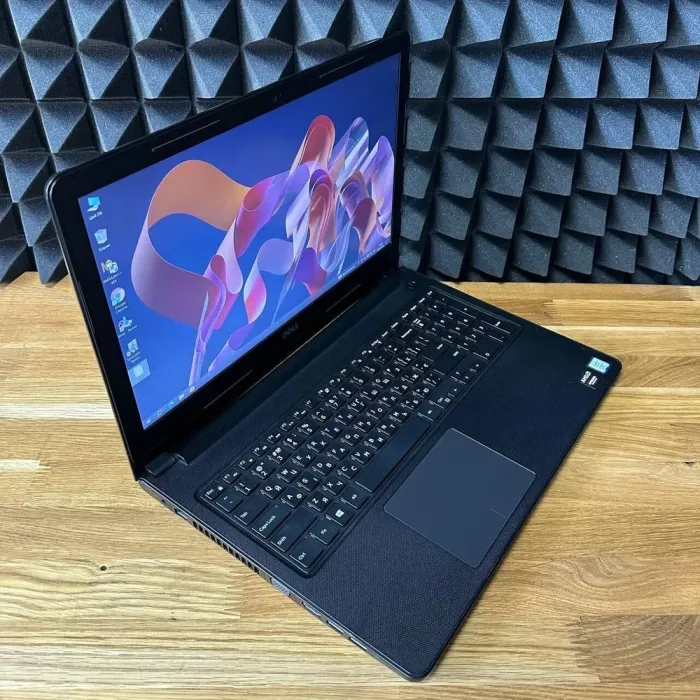 Ноутбук Б-клас Dell Vostro 15 5568 / 15.6" (1920x1080) TN / Intel Core i7-7500U (2 (4) ядра по 2.7 - 3.5 GHz) / 16 GB DDR4 / 256 GB SSD / AMD Radeon HD 8550M, 1 GB GDDR3, 64-bit / WebCam б/в - зображення 5