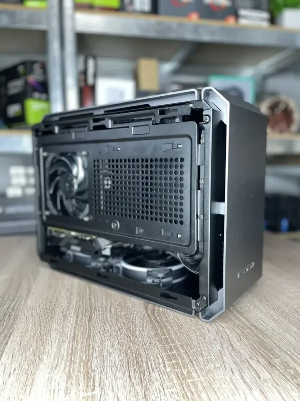 Ігровий ПК Cougar QBX Tower NEW / Intel Core i5-10400F (6 (12) ядер по 2.9 - 4.3 GHz) / 16 GB DDR4 / 512 GB SSD / MSI GTX 1070 AERO ITX, 8 GB GDDR5, 256-bit / 620W б/в - зображення 4