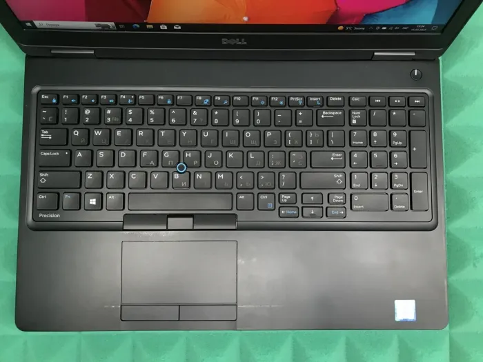 Робоча станція Б-клас Dell Precision 3520 / 15.6" PS / Intel Core i7-7820HQ (4(8) ядра по 2.9-3.9GHz) / 16GB DDR4 / 256GB SSD / Quadro M620, 2GB GDDR5, 128-bit / WebCam / HDMI / Win 10 б/в - зображення 4