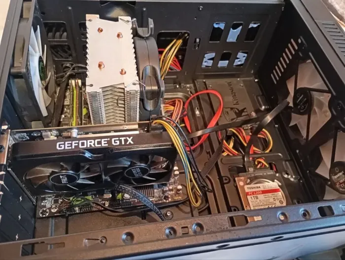 Ігровий ПК GameMax G561-FRGB Black Tower / Intel Xeon E5-2650 v2 (8 (16) ядер по 2.6 - 3.4 GHz) / 20 GB DDR3 / 480 GB SSD + 1000 GB HDD / nVidia GeForce GTX 1650, 4 GB GDDR6, 128-bit / 600W б/в - зображення 8