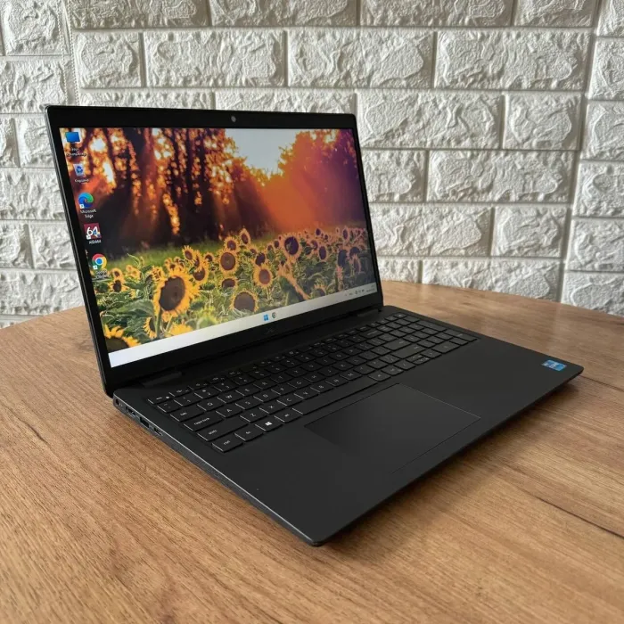 Ноутбук Б-клас Dell Latitude 3520 / 15.6" (1366x768) TN / Intel Core i5-1135G7 (4 (8) ядра по 2.4 - 4.2 GHz) / 8 GB DDR4 / 256 GB SSD / Intel Iris Xe Graphics / WebCam б/в - зображення 4