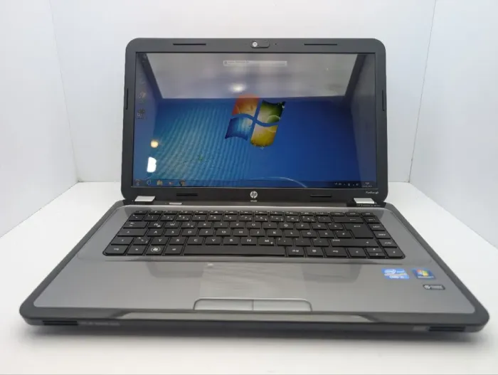 Ноутбук HP Pavillion g6-1340eg / 15.6" (1366x768) TN / Intel Core i5-2450M (2 (4) ядра по 2.5 - 3.1 GHz) / 8 GB DDR3 / 1000 GB HDD / Intel HD Graphics 3000 / WebCam / DVD-ROM б/в - зображення 2