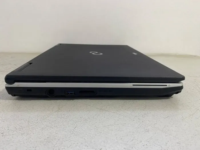 Мобільна робоча станція Fujitsu Celsius H910 / 17.3" (1920x1080) TN / Intel Core i7-2920XM (4 (8) ядра по 2.5 - 3.6 GHz) / 32 GB DDR3 / 256 GB SSD + 500 GB HDD / nVidia Quadro 4000M, 2 GB GDDR5, 256-bit / WebCam б/в - зображення 3