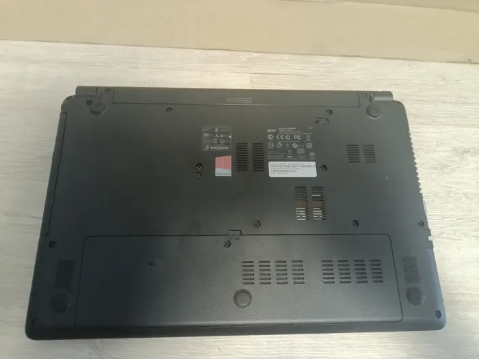 Ноутбук Acer Aspire E1-570G / 15.6" (1366x768) TN / Intel Core i3-3217U (2 (4) ядра по 1.8 GHz) / 4 GB DDR3 / 500 GB HDD / Intel HD Graphics 4000 / WebCam / VGA б/в - зображення 8