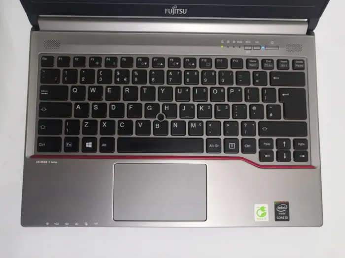 Ноутбук Б-клас Fujitsu LifeBook E734 / 13.3" (1366x768) TN / Intel Core i3-4000M (2 (4) ядра по 2.4 GHz) / 4 GB DDR3 / 500 GB HDD / Intel HD Graphics 4600 / WebCam / Windows 10 Pro б/в - зображення 3