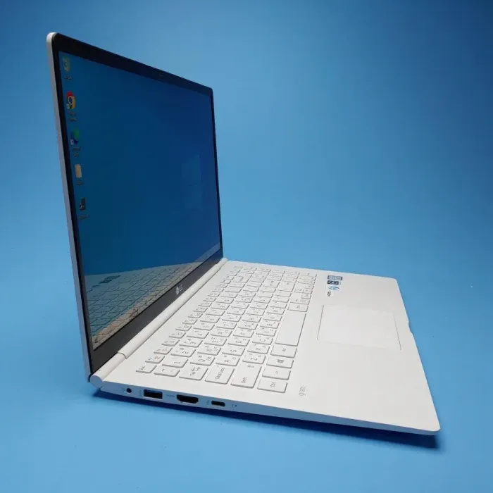 Ультрабук LG Gram 15ZD990-VX50K / 15.6" (1920x1080) IPS / Intel Core i5-8265U (4 (8) ядра по 1.6 - 3.9 GHz) / 8 GB DDR4 / 256 GB SSD / Intel UHD Graphics 620 / WebCam / Win 10 Home б/в - зображення 4