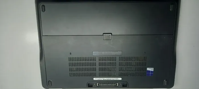 Ультрабук Dell Latitude E7450 / 14" (1920x1080) IPS / Intel Core i5-5300U (2 (4) ядра по 2.3 - 2.9 GHz) / 8 GB DDR3 / 240 GB SSD / Intel HD Graphics 5500 / WebCam б/в - зображення 8