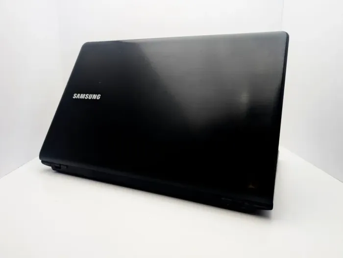 Ноутбук Samsung NP355 / 17.3" (1600x900) TN / AMD A4-4300M (2 ядра по 2.5 - 3.0 GHz) / 8 GB DDR3 / 240 GB SSD / AMD Radeon HD 7420G Graphics / WebCam б/в - зображення 7