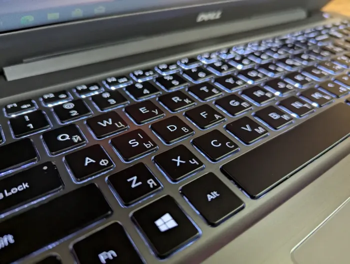 Ноутбук Dell Inspiron 5565 / 15.6" (1366x768) TN / AMD FX-9800P (4 ядра по 2.7 - 3.6 GHz) / 16 GB DDR4 / 480 GB SSD / AMD Radeon R8 M445DX, 4 GB DDR3, 128-bit / WebCam / Windows 10 б/в - зображення 6