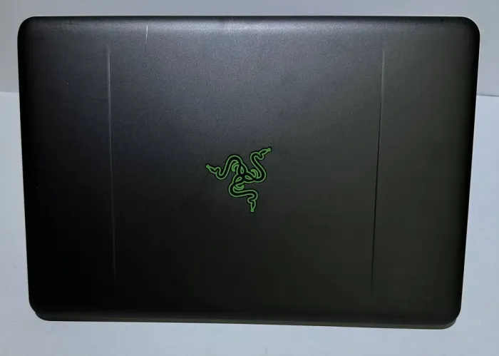 Ігровий ноутбук Б-клас Razer Blade 14 / 14" (1920x1080) IPS / Intel Core i7-7700HQ (4 (8) ядра по 2.8 - 3.8 GHz) / 16 GB DDR4 / 256 GB SSD / nVidia GeForce GTX 1060, 6 GB GDDR5, 192-bit / WebCam / Win 11 Home б/в - зображення 3