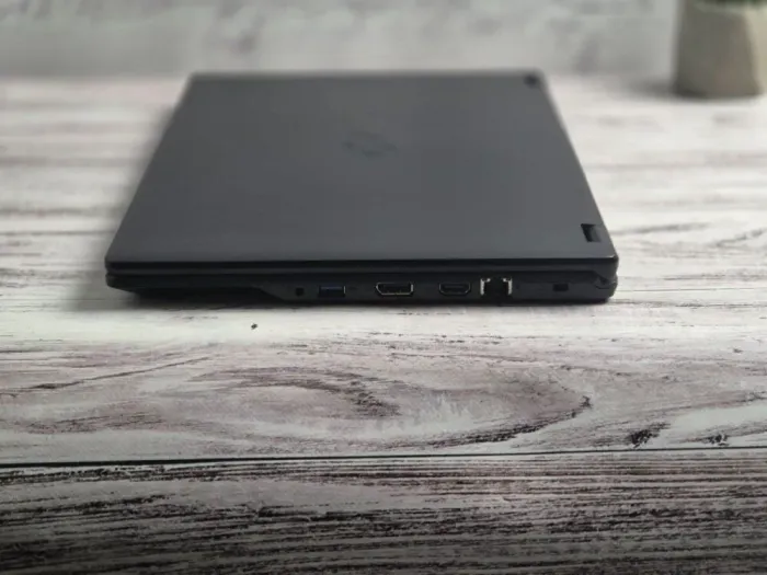 Ультрабук Fujitsu Lifebook E559 / 15.6" (1920x1080) IPS / Intel Core i5-8265U (4 (8) ядра по 1.6 - 3.9 GHz) / 8 GB DDR4 / 256 GB SSD / Intel UHD Graphics 620 / WebCam б/в - зображення 3