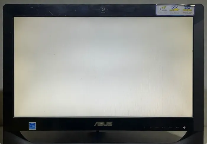 Моноблок Б-клас Asus ET2012AUKB / 20" (1600x900) TN / AMD E-450 (2 ядра по 1,66 ГГц) / 8 ГБ DDR3 / 120 ГБ SSD / AMD Radeon HD 6320 Graphics / WebCam б/в - изображение 2