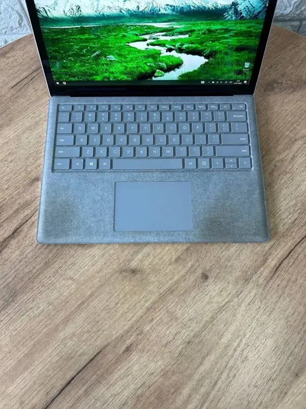 Ультрабук Б-клас Microsoft Surface Laptop 2 / 13.5" (2256x1504) IPS Touch / Intel Core i5-8350U (4 (8) ядра по 1.7 - 3.6 GHz) / 8 GB DDR3 / 128 GB SSD / Intel UHD Graphics 620 / WebCam б/в - зображення 7