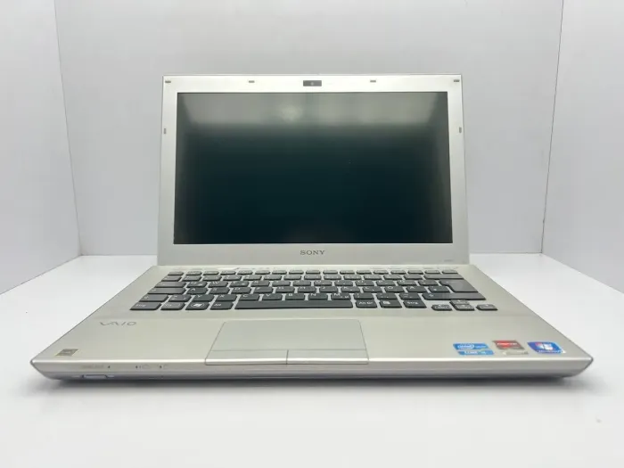 Ноутбук Б-клас Sony Vaio PCG-4251GM / 13.3" (1366x768) TN / Intel Core i5-2430M (2 (4) ядра по 2.4 - 3.0 GHz) / 6 GB DDR3 / 240 GB SSD / Intel HD Graphics 3000 / WebCam / Без АКБ б/в - зображення 2