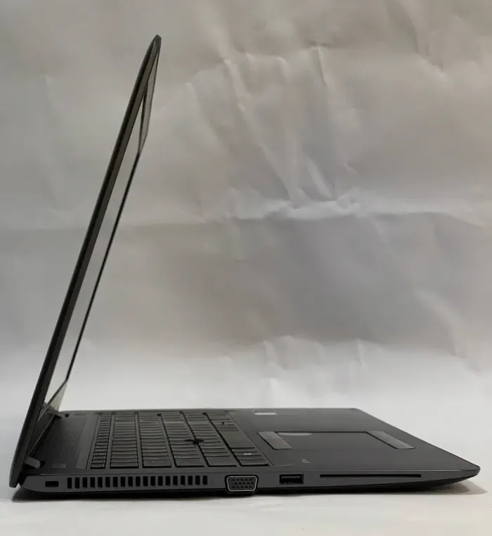 Мобільна робоча станція Б-клас HP ZBook 15u G4 / 15.6" (3840x2160) IPS / Intel Core i7-7500U (2 (4) ядра по 2.7 - 3.5 GHz) / 16 GB DDR4 / 256 GB SSD + 500 GB HDD / AMD Radeon R7 M350, 2 GB GDDR5, 64-bit / WebCam / Windows 10 Pro б/в - зображення 5