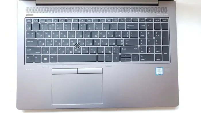 Ультрабук Б-клас HP EliteBook 850 G5 / 15.6" (1920x1080) IPS / Intel Core i7-8650U (4 (8) ядра по 1.9 - 4.2 GHz) / 16 GB DDR4 / 512 GB SSD / AMD Radeon RX 540, 2 GB GDDR5, 128-bit / WebCam / Win 11 Pro б/в - зображення 3