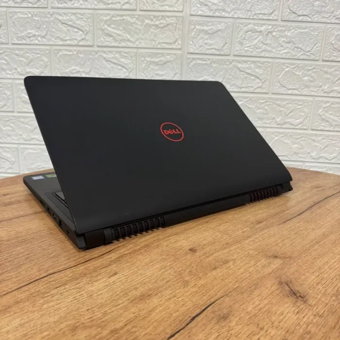 Ігровий ноутбук Б-клас Dell Inspiron 15 5577 / 15.6" (1920x1080) TN / Intel Core i5-7300HQ (4 ядра по 2.5 - 3.5 GHz) / 16 GB DDR4 / 500 GB SSD / nVidia GeForce GTX 1050, 4 GB GDDR5, 128-bit / WebCam б/в - зображення 6