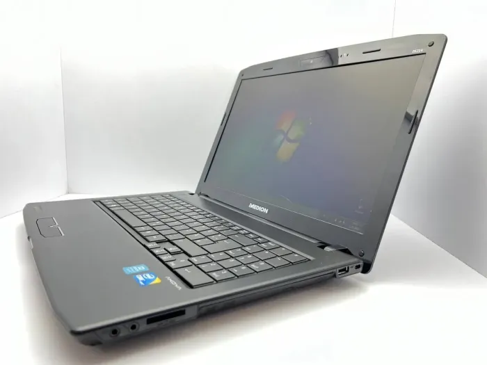 Ноутбук Medion Akoya E6214 / 15.6" (1366x768) TN / Intel Core i3-330M (2 (4) ядра по 2.13 GHz) / 4 GB DDR3 / 500 GB HDD / Intel HD Graphics / WebCam б/в - зображення 4