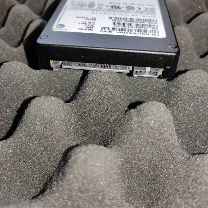 Твердотільний накопичувач SSD Samsung PM1635a / 2.5" / 800 GB / SAS 12G / 3 DWPD б/в - зображення 4