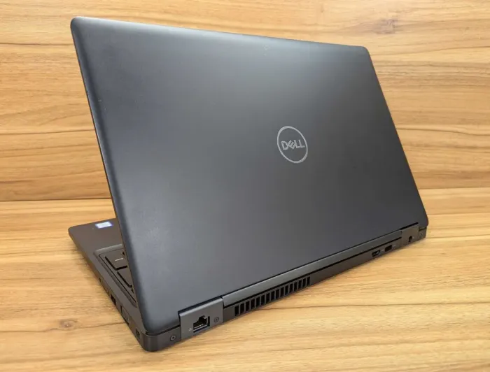 Ультрабук Dell Latitude 5590 / 15.6" (1920x1080) IPS / Intel Core i5-7300U (2 (4) ядра по 2.6 - 3.5 GHz) / 8 GB DDR4 / 256 GB SSD / Intel HD Graphics 620 / WebCam / Windows 10 б/в - зображення 7