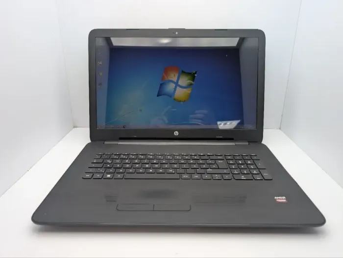 Ноутбук HP 17-y027ng / 17.3" (1600x900) TN / AMD A10-9600P (4 ядра по 2.4 - 3.3 GHz) / 8 GB DDR4 / 1000 GB HDD / AMD Radeon R7 M340, 2 GB GDDR3, 64-bit / WebCam / DVD-ROM б/в - зображення 2