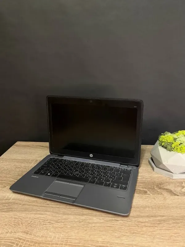 Нетбук Б-клас HP EliteBook 820 G2 / 12.5" (1366x768) TN / Intel Core i5-5300U (2 (4) ядра по 2.3 - 2.9 GHz) / 8 GB DDR3 / 128 GB SSD M.2 / Intel HD Graphics 5500 / WebCam / Win 10 / Без АКБ б/в - зображення 2
