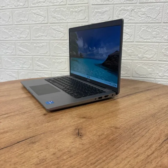 Ультрабук Dell Latitude 5440 / 14" (1920x1080) IPS / Intel Core i5-1350P (12 (16) ядер по 1.9 - 4.7 GHz) / 16 GB DDR5 / 256 GB SSD / Intel Iris Xe Graphics / WebCam б/в - зображення 5