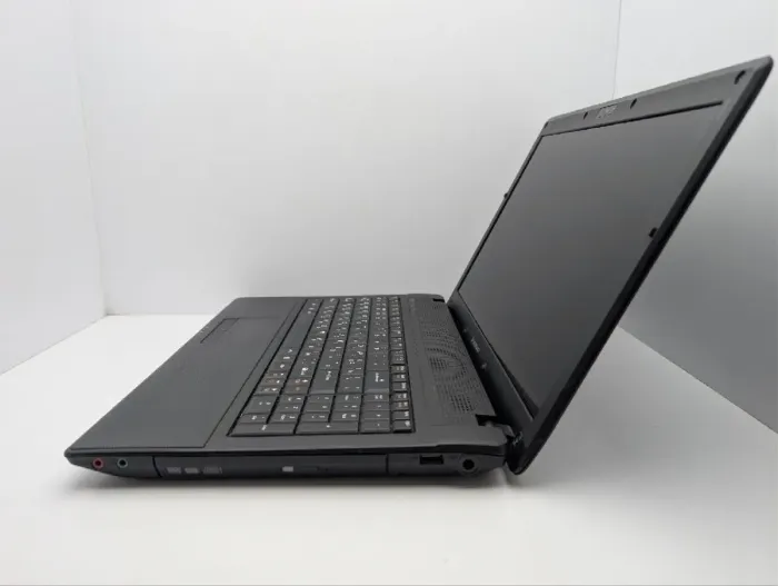 Ноутбук Lenovo G560 / 15.6" (1366x768) TN / Intel Core i3-350M (2 (4) ядра по 2.2 GHz) / 6 GB DDR3 / 500 GB HDD / Intel HD Graphics / WebCam / DVD-ROM / АКБ не держит б/в - зображення 5