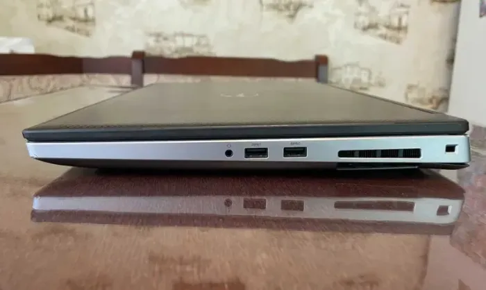 Робоча станція Dell Precision 7540 / 15.6" (1920x1080) IPS / Intel Core i7-9750H (6 (12) ядер по 2.6 - 4.5 GHz) / 32 GB DDR4 / 512 GB SSD / nVidia Quadro T2000, 4 GB GDDR5, 128-bit / WebCam б/в - зображення 7