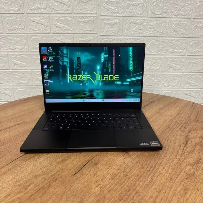 Ігровий ноутбук Razer Blade 14 RZ09-0370 / 14" (2560x1440) IPS / AMD Ryzen 9 5900HX (8 (16) ядер по 3.3 - 4.6 GHz) / 16 GB DDR4 / 1000 GB SSD NVMe / nVidia GeForce RTX 3070, 8 GB GDDR6, 256-bit / WebCam б/в - зображення 2