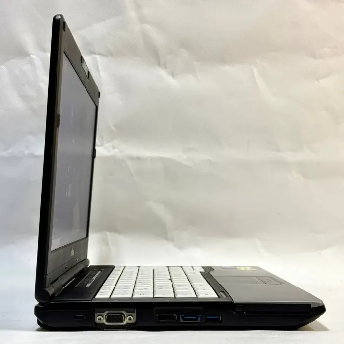 Ноутбук Б-клас Fujitsu LifeBook S782 / 14" (1366x768) TN / Intel Core i7-3540M (2 (4) ядра по 3.0 - 3.7 GHz) / 8 GB DDR3 / 240 GB SSD / Intel HD Graphics 4000 / WebCam / Windows 10 Pro б/в - зображення 4