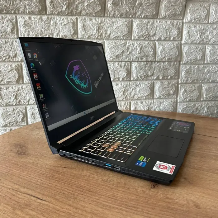 Ігровий ноутбук MSI Katana 15 B13VFK / 15.6" (1920x1080) IPS / Intel Core i7-13620H (10 (16) ядер по 3.6 - 4.9 GHz) / 16 GB DDR4 / 1000 GB SSD / nVidia GeForce RTX 4060, 8 GB GDDR6, 128-bit / WebCam б/в - зображення 4