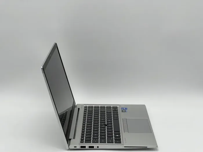 Ультрабук HP EliteBook 840 G8 / 14" (1920x1080) IPS / Intel Core i5-1135G7 (4 (8) ядра по 2.4 - 4.2 GHz) / 16 GB DDR4 / 240 GB SSD / Intel Iris Xe Graphics / WebCam б/в - зображення 3