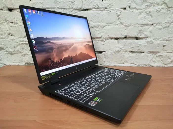 Ігровий ноутбук Acer Nitro 16 AN16-41-R3E6 / 16" (2560x1600) IPS / AMD Ryzen 7 7735HS (8 (16) ядер по 3.2 - 4.75 GHz) / 32 GB DDR5 / 960 GB SSD / nVidia GeForce RTX 4070, 8 GB GDDR6, 128-bit / WebCam б/в - зображення 3