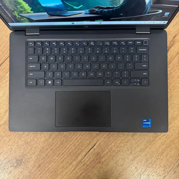 Ультрабук Б-клас Dell Latitude 7530 / 15.6" (1920x1080) IPS / Intel Core i7-1255U (10 (12) ядер по 1.7 - 4.7 GHz) / 16 GB DDR4 / 256 GB SSD NVMe / Intel Iris Xe Graphics / WebCam б/в - зображення 7
