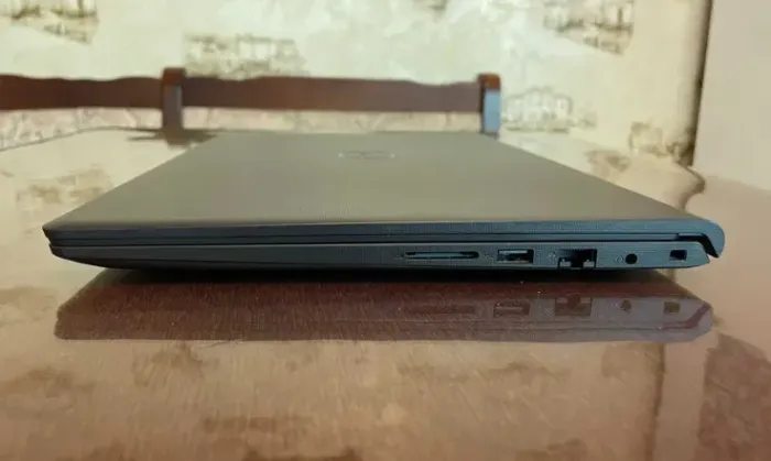 Ультрабук Б-клас Dell Vostro 3520 / 15.6" (1920x1080) IPS / Intel Core i7-1255U (10 (12) ядер по 3.5 - 4.7 GHz) / 8 GB DDR4 / 512 GB SSD / Intel Iris Xe Graphics eligible / WebCam б/в - зображення 7