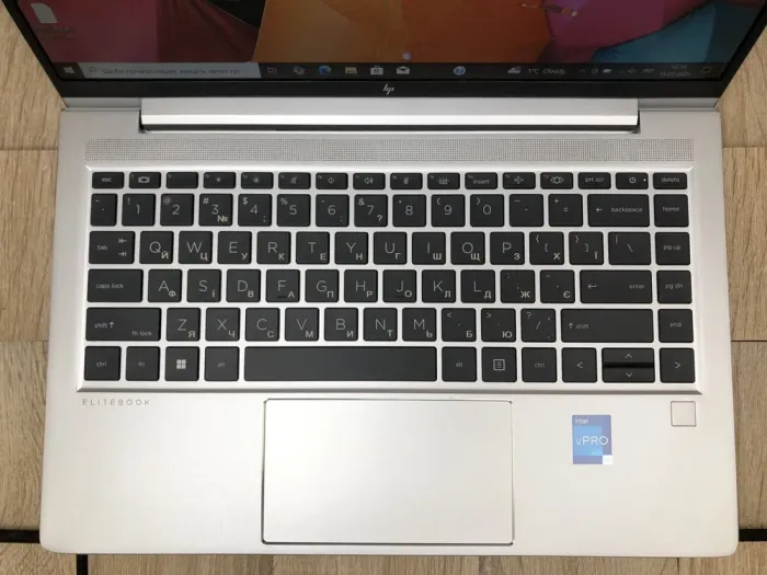 Ноутбук Б-клас HP EliteBook 640 G10 / 14" (1920x1080) IPS / Intel Core i5-1345U (10 (12) ядер по 1.2 - 4.7 GHz) / 16 GB DDR4 / 256 GB SSD M.2 / Intel Iris Xe Graphics / WebCam / USB4 / HDMI б/в - зображення 4