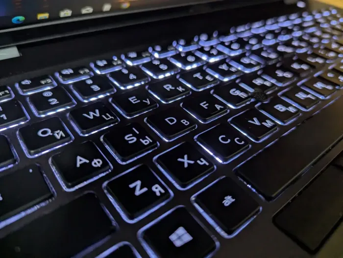 Ультрабук Dell Latitude 5500 / 15.6" (1920x1080) IPS / Intel Core i5-8365U (4 (8) ядра по 1.6 - 4.1 GHz) / 16 GB DDR4 / 512 GB SSD / Intel UHD Graphics 620 / WebCam / HDMI / Windows 10 б/в - зображення 6