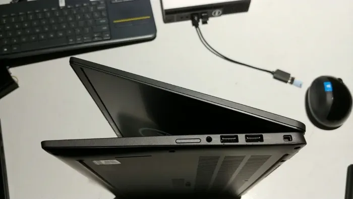 Ультрабук Б-клас Dell Latitude 7410 / 14" (1920x1080) IPS / Intel Core i7-10610U (4 (8) ядра по 1.8 - 4.9 GHz) / 16 GB DDR4 / 256 GB SSD M.2 / Intel UHD Graphics / WebCam / USB 3.2 / HDMI / Windows 10 б/в - зображення 5