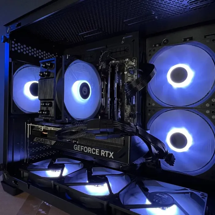 Збірка на замовлення: ігровий ПК AeroCool Dryft Mini Tower / AMD Ryzen 5 7500F (6 (12) ядер по 3,7 - 5,0 ГГц) / 32 ГБ DDR5 / 2000 ГБ SSD M.2 / nVidia GeForce RTX 5070, 12 ГБ GDDR7, 192-bit / 750 Вт - зображення 5