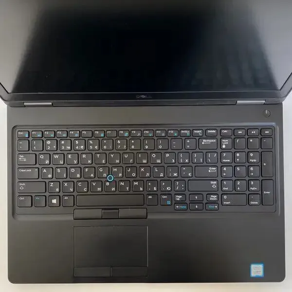 Ультрабук Б-клас Dell Latitude 5590 / 15.6" (1920x1080) IPS / Intel Core i5-8350U (4 (8) ядра по 1.7 - 3.6 GHz) / 16 GB DDR4 / 256 GB SSD / Intel UHD Graphics 620 / HDMI / SIM б/в - зображення 4