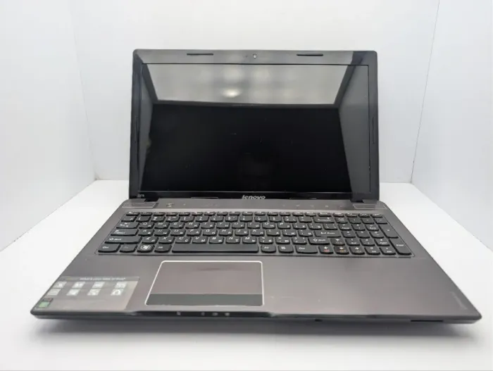 Ноутбук Lenovo IdeaPad Z575 / 15.6" (1366x768) TN / AMD A4-3300M (2 ядра по 1.9 - 2.5 GHz) / 8 GB DDR3 / 500 GB HDD / AMD Radeon Graphics 6480G / WebCam / DVD-ROM б/в - зображення 3