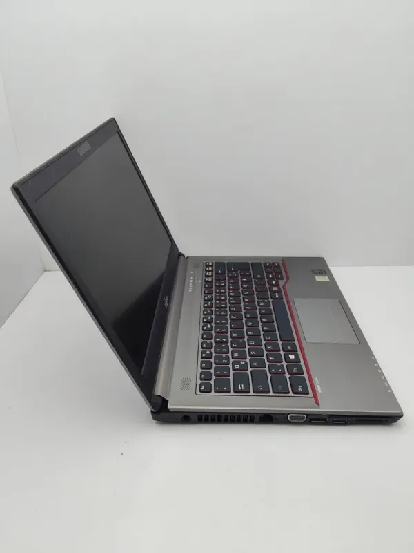Ноутбук Fujitsu LifeBook E744 / 14" (1600x900) TN / Intel Core i5-4300M (2 (4) ядра по 2.6 - 3.3 GHz) / 8 GB DDR3 / 120 GB SSD / Intel HD Graphics 4600 б/в - зображення 7