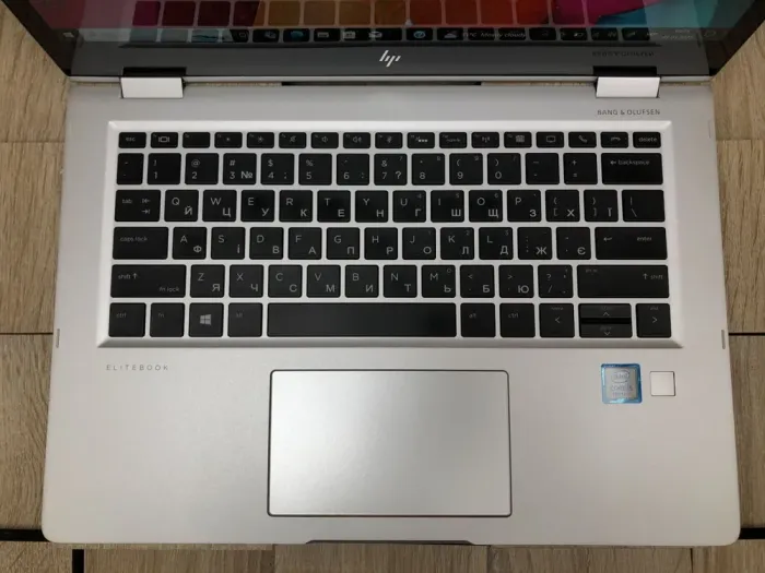 Ноутбук-трансформер HP EliteBook x360 1030 G2 / 13.3" (1920x1080) IPS Touch / Intel Core i5-7200U (2 (4) ядра по 2.5 - 3.1 GHz) / 8 GB DDR4 / 256 GB SSD M.2 / Intel HD Graphics 620 / WebCam б/в - зображення 4