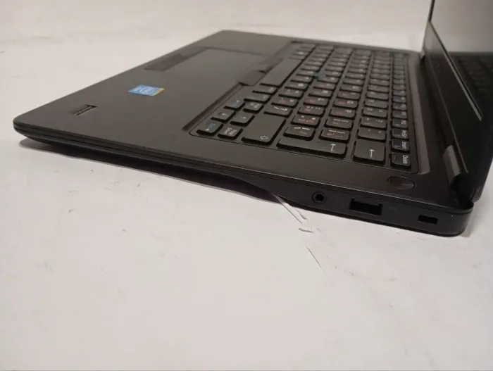 Ультрабук Б-клас Dell Latitude E7450 / 14" (1920x1080) TN / Intel Core i7-5600U (2 (4) ядра по 2.6 - 3.2 GHz) / 16 GB DDR3 / 256 GB SSD / Intel HD Graphics 5500 / WebCam б/в - зображення 5