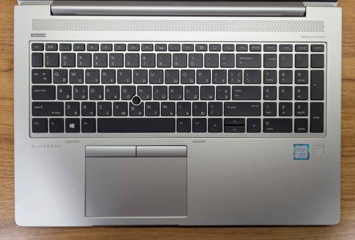 Ультрабук HP EliteBook 850 G5 / 15.6" (1920x1080) IPS / Intel Core i5-8250U (4 (8) ядра по 1.6 - 3.4 GHz) / 16 GB DDR4 / 512 GB SSD / AMD Radeon RX 540, 2 GB GDDR5, 128-bit / WebCam / TouchID / Windows 10 б/в - зображення 3