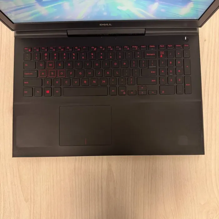 Ігровий ноутбук Dell Inspiron 15 Gaming 7567 / 15.6" (1920x1080) TN / Intel Core i5-7300HQ (4 ядра по 2.5 - 3.5 GHz) / 8 GB DDR4 / 128 GB SSD M.2 + 1000 GB HDD / nVidia GeForce GTX 1050, 4 GB GDDR5, 128-bit / WebCam б/в - зображення 7