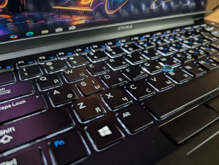 Ультрабук Dell Latitude 7480 / 14" (1920x1080) IPS / Intel Core i5-6300U (2 (4) ядра по 2.4 - 3.0 GHz) / 8 GB DDR4 / 256 GB SSD / Intel HD Graphics 520 / WebCam / Windows 10 б/в - зображення 6